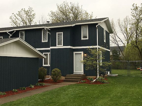 2nd image of 3915 Camelot Dr SE