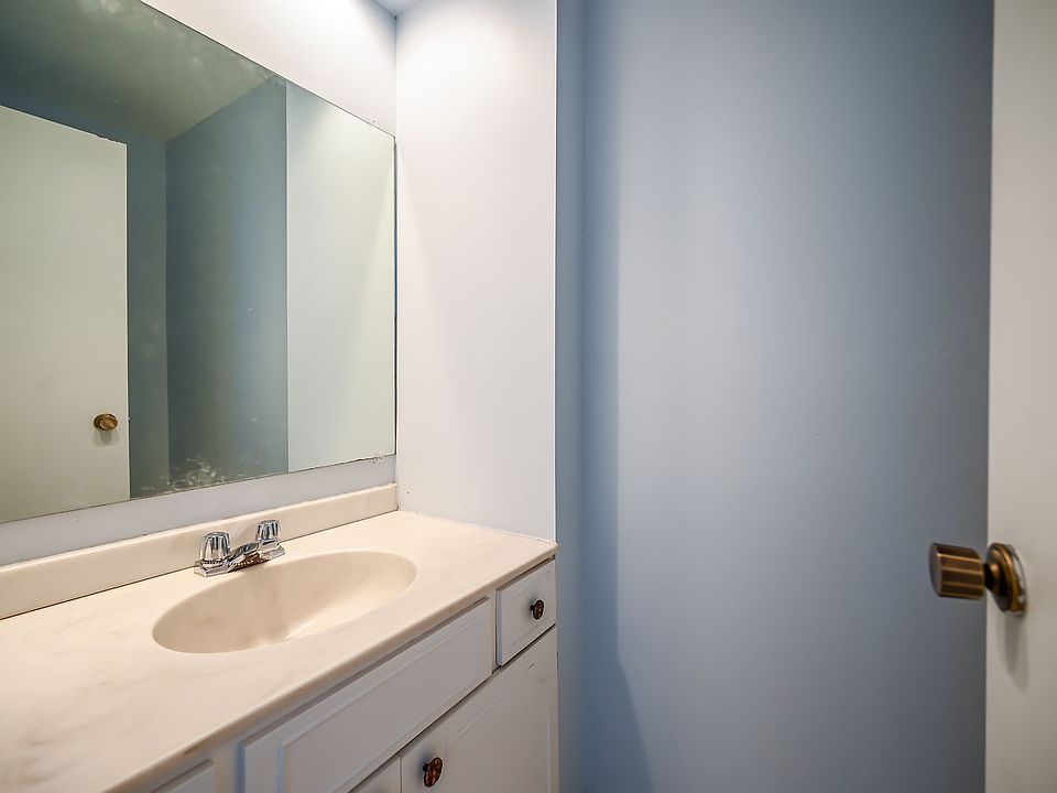 1st image of 222 Jackson St W #1602