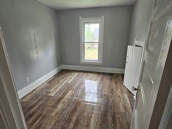 5th image of 1349 W Woodruff Ave