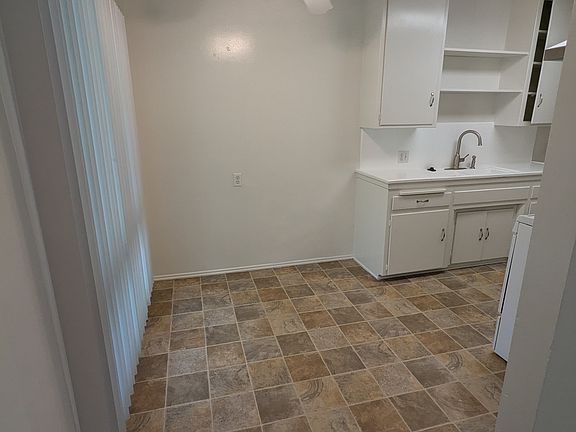2nd image of 304 Maryland St APT C
