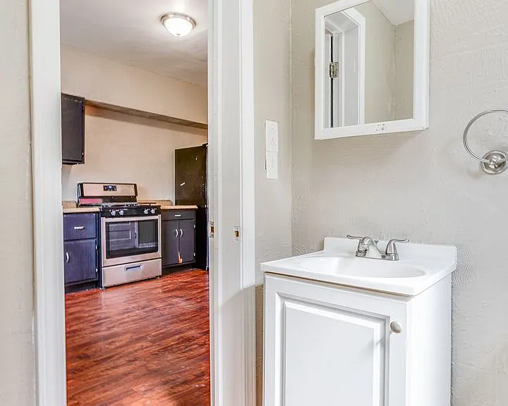 2120 Salisbury St S — Photo 20