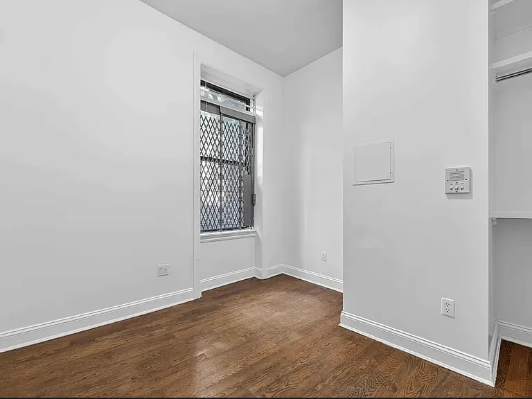 209 W 107th St #1W — Photo 10
