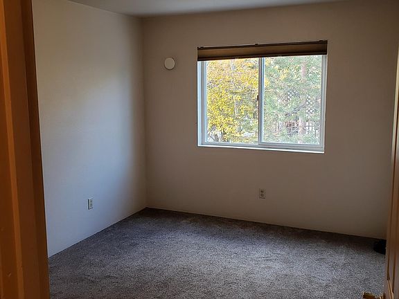 Middle 2nd bedroom.