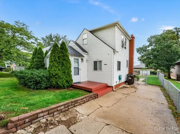 5006 Parkview Dr, McCullom Lake, IL 60050