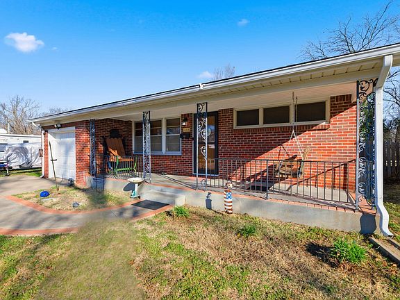 3rd image of 1004 Inverness Dr