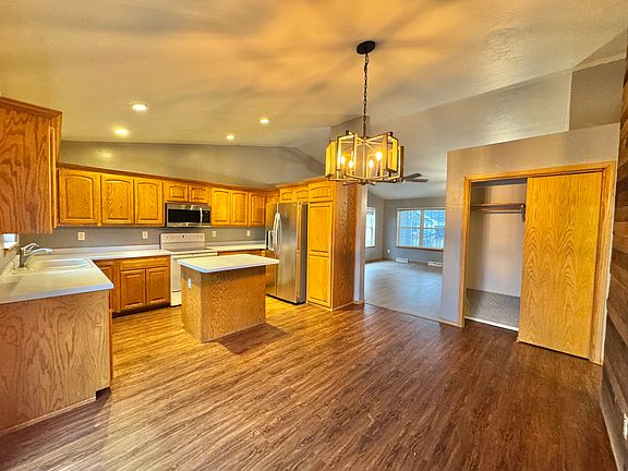 4th image of 2943 Popplewood Ct