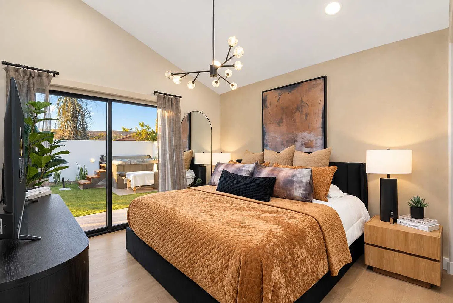 4 bed, 4.0 bath, 2497 sqft, $13,843 — Photo 4