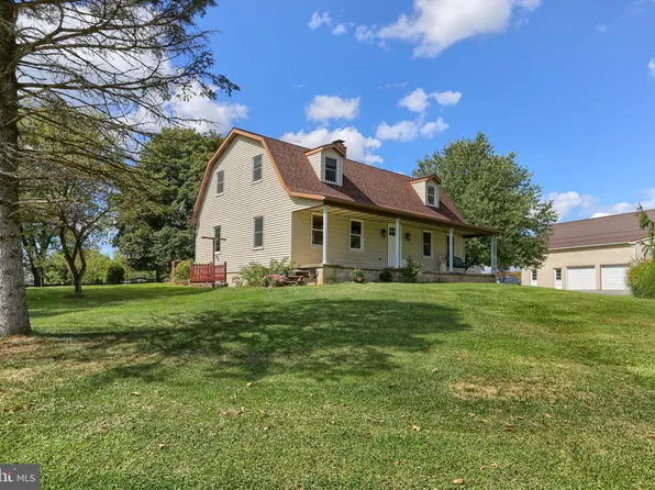 303 Gates Rd, Hershey, PA 17033