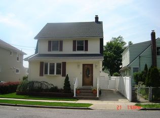 51 Franklin St, Franklin Square, NY 11010