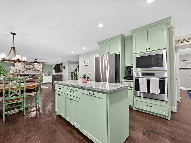 746 Stone Mountain Dr — Photo 7