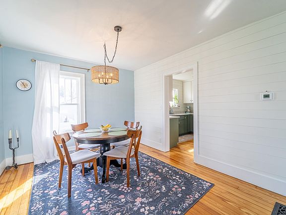 5th image of 207 E John St