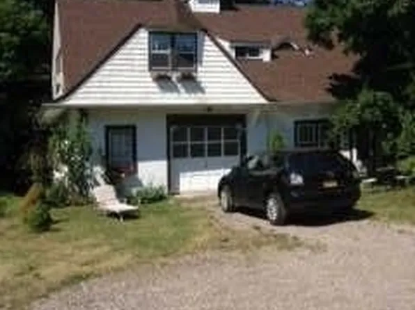 48 S Clinton Ave, Bay Shore, NY 11706