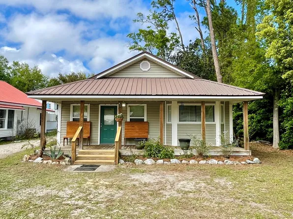 255 Prado St, Apalachicola, FL 32320
