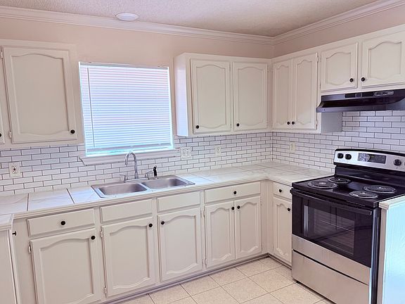 Updated Kitchen with new stove