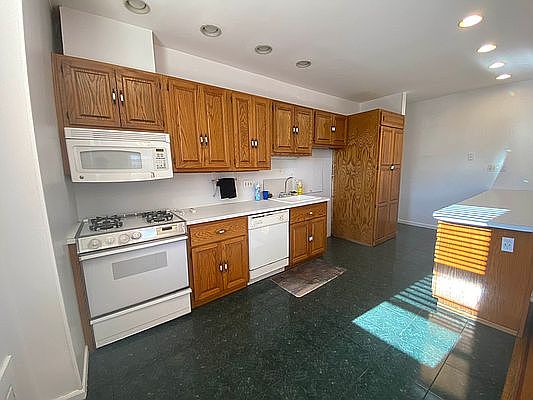 5th image of 3049 Avenue U Floor 2
