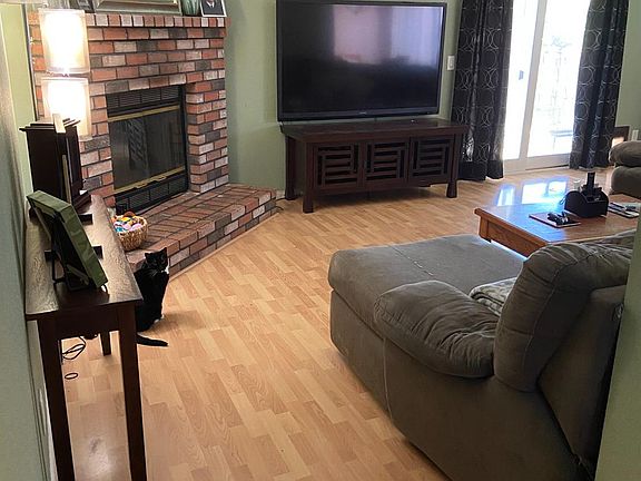 3rd image of 15315 Cambridge Dr
