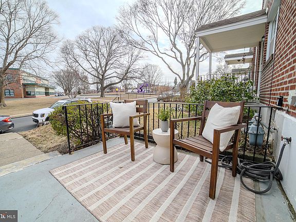 2nd image of 1014 Agnew Dr