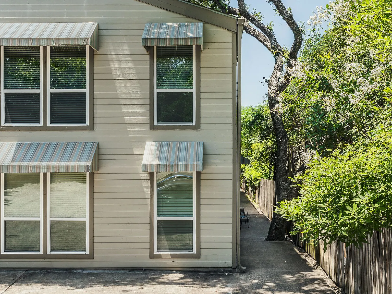 1717 Enfield Rd. — Photo 3