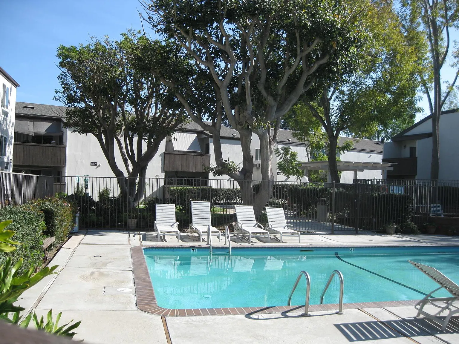 2 bed, 726 sqft, $2,300 — Photo 3