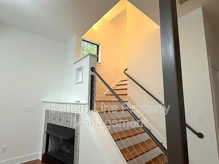 904 Warren Burgess Ln — Photo 10