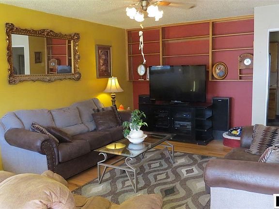 3rd image of 921 Moose Dr
