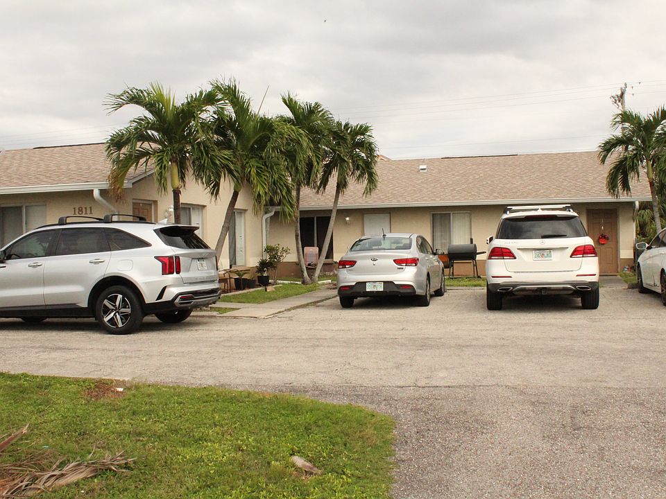 1st image of 1811 SE 15th Pl APT 3