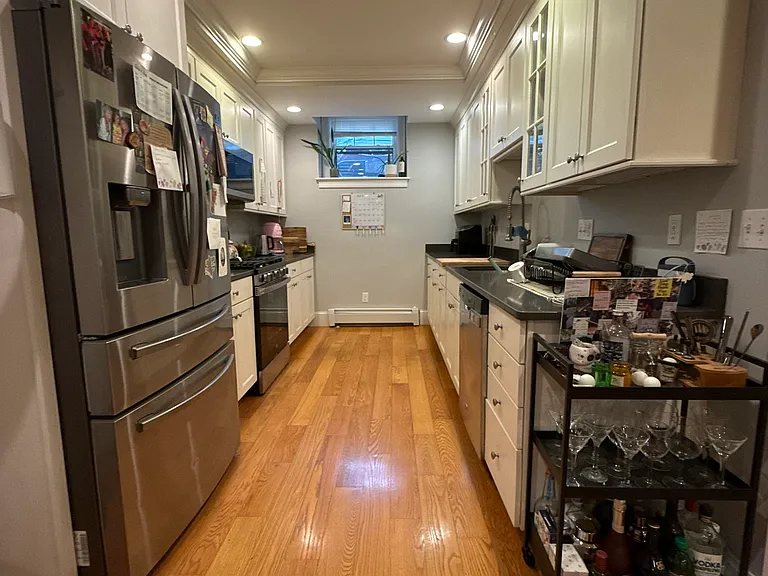 12 Greenway Ct #7 — Photo 2