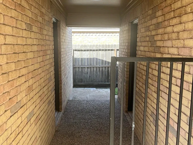 7834 Oakington Dr — Photo 13