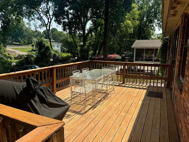 332 Lynn Dr — Photo 32
