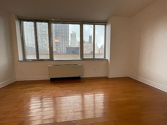 5th image of 401 E 60th St APT 7O