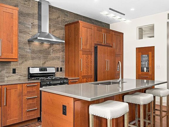 4th image of 26 E Superior St #406