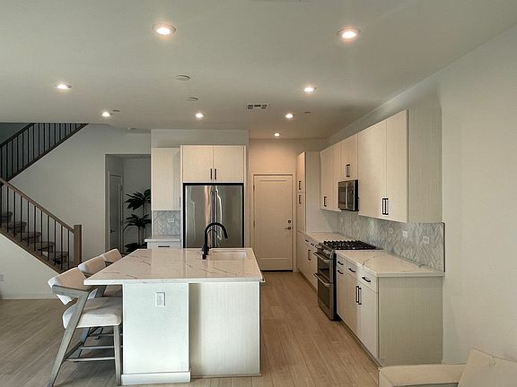 4th image of 9892 Kings Glen St