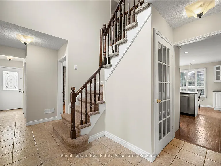 438 Claremont Cres — Photo 3