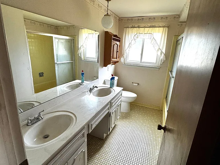 10922 Chicago Rd — Photo 22