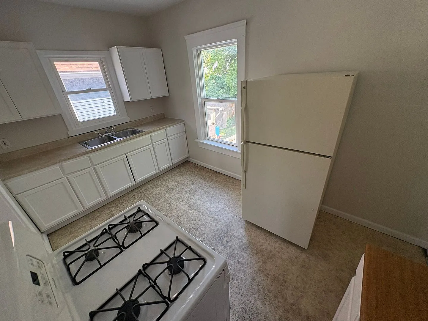 8410 Denison Ave — Photo 2