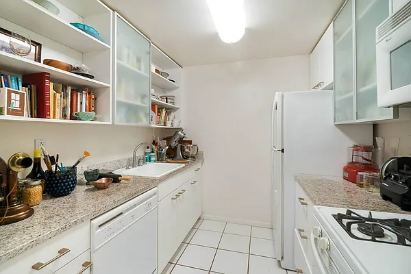 Rented by Town Residential | media 32