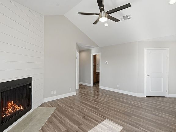 3rd image of 1005 N Lbj Dr APT B5