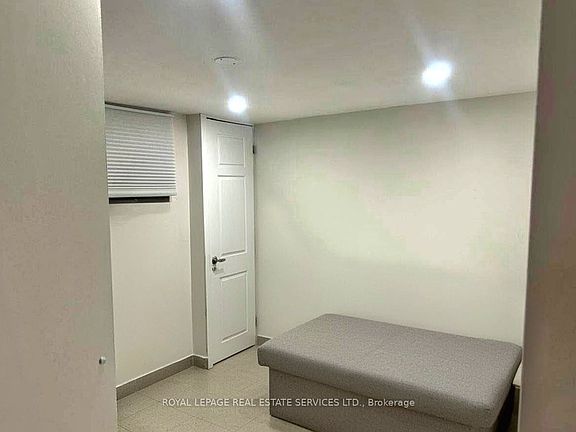 2nd image of 1399 Lansdowne Ave