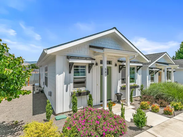 583 Coffee Ln, Ashland, OR 97520