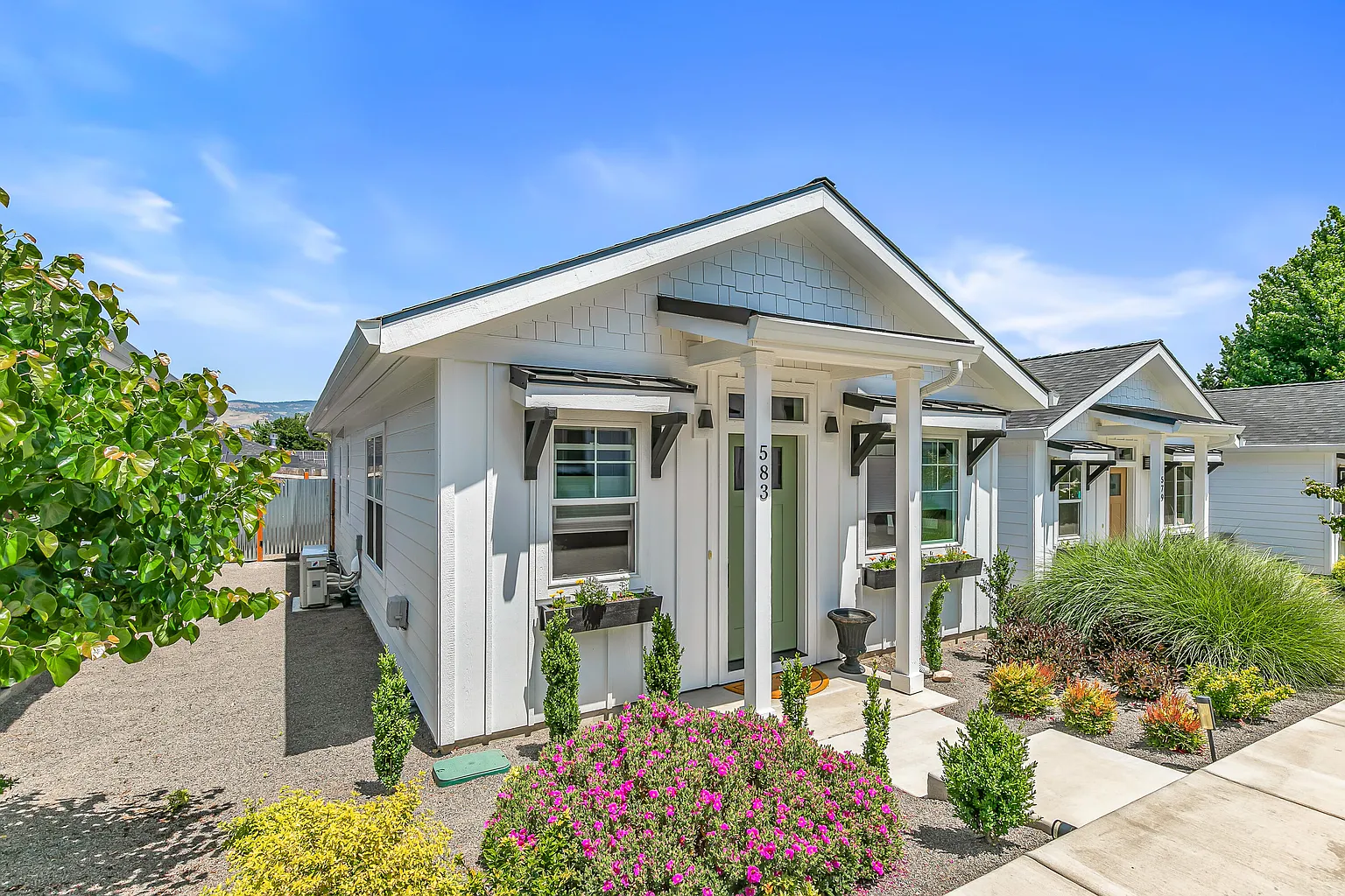 583 Coffee Ln photo 1