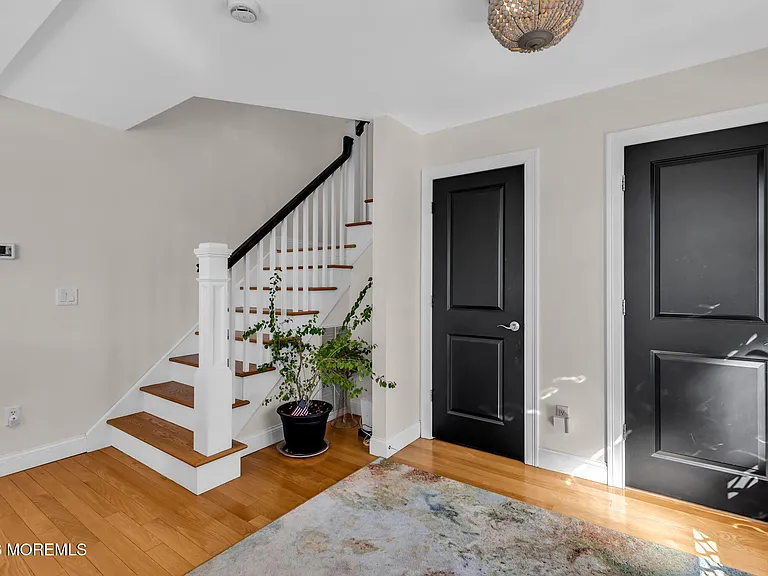 550 Whiting Ave — Photo 12