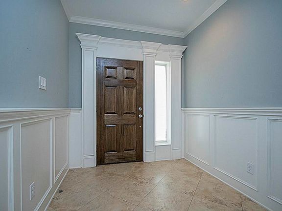 3rd image of 2104 Oatfield Dr