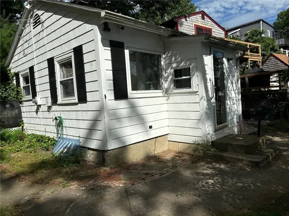 26 Coolridge Ave, Smithfield, RI 02828