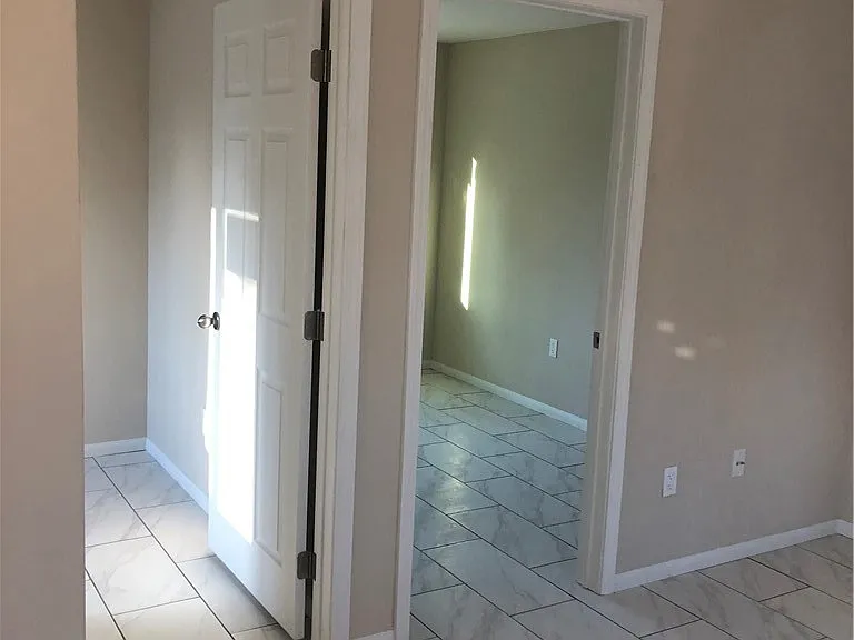 3616 W Victory Blvd — Photo 7