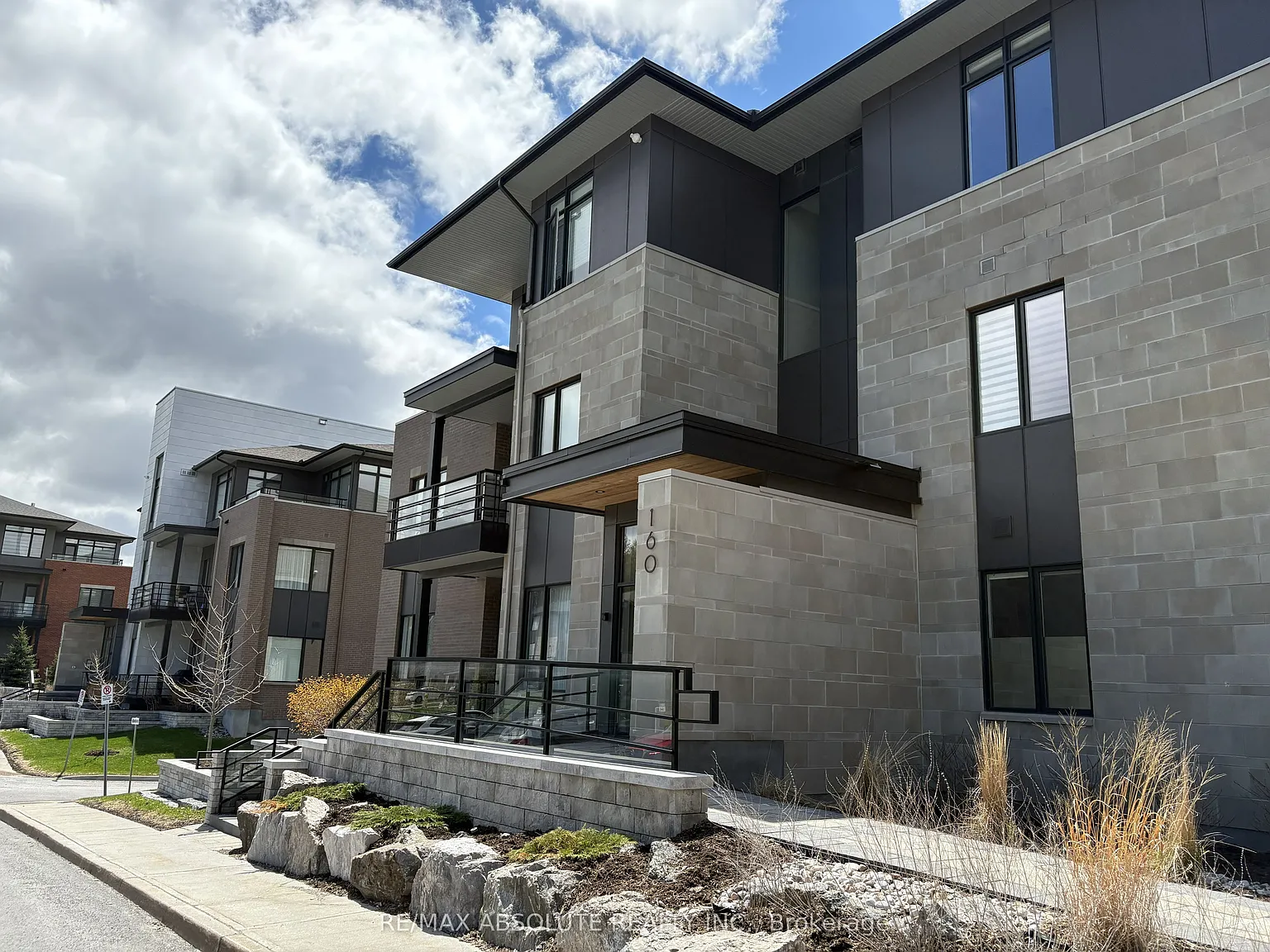 1 bed, $2,400 — Photo 2