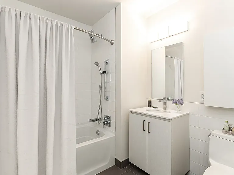 12 Eckford St #8C — Photo 10