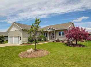 2004 Tumbleweed Dr, Prairie Du Sac, WI 53578