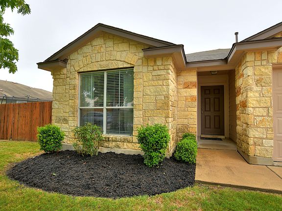 3rd image of 610 Covent Dr