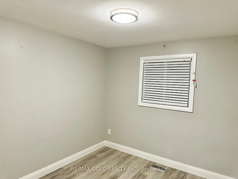 156 Mooregate Cres #UPPER — Photo 19