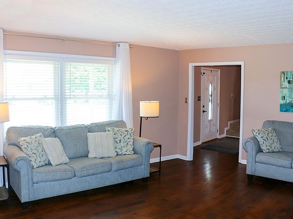 5th image of 248 Applegrove Dr
